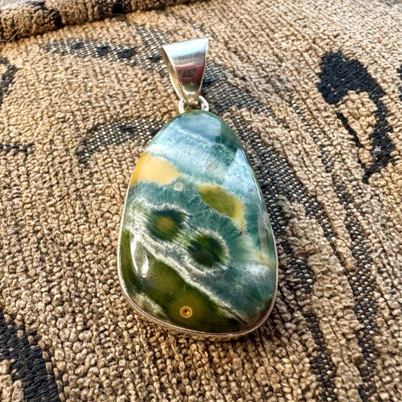Handcrafted Freeform cabochon of Ocean Jasper in Sterling Silver. - Picture 5 of 14